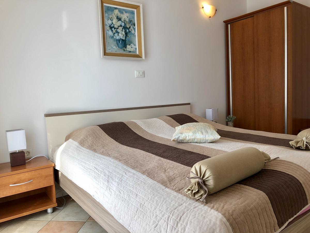 Apartment Dana Rovigno Esterno foto